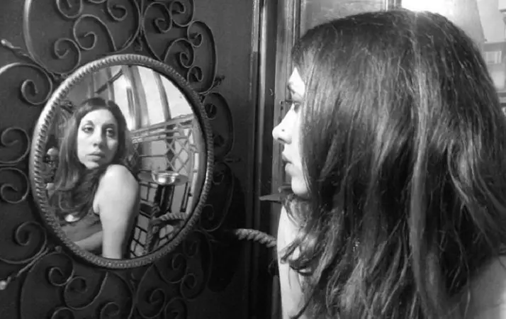 Specchio nei sogni Significato degli specchi e di sognare di specchiarsi