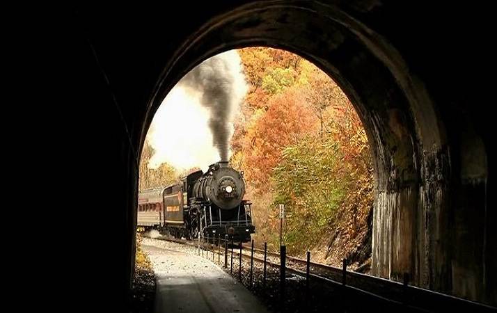 Sognare di essere in una galleria mentre arriva un treno Il sogno di Andrea