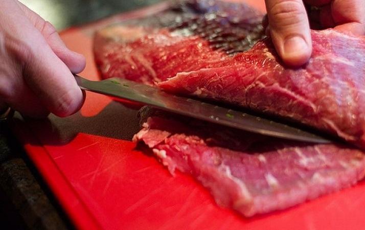 Sognare di tagliare carne cruda Il sogno di Antonella